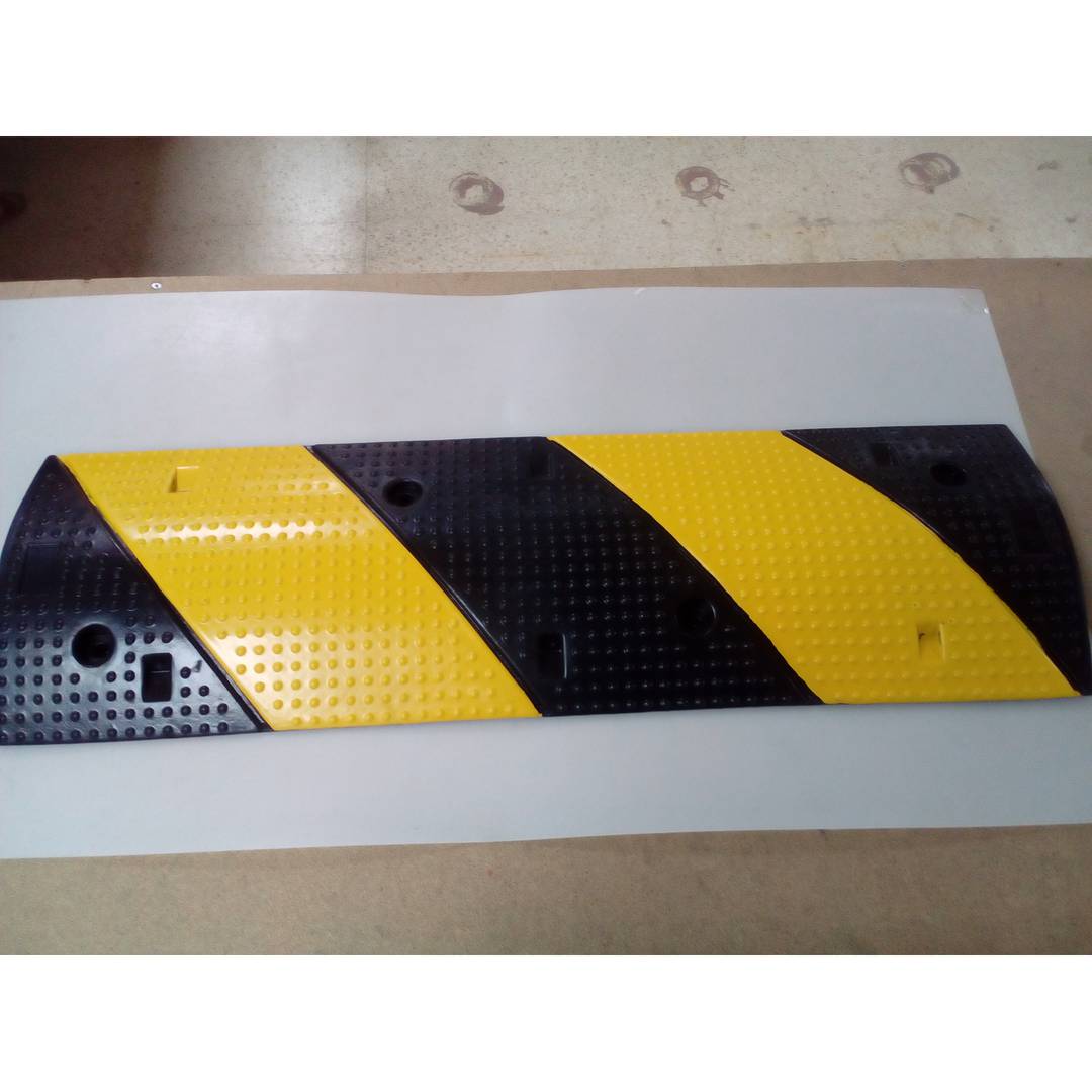 Passacables de sòl per a protecció de cables elèctrics 1 via 99x30 cm i reductor de velocitat