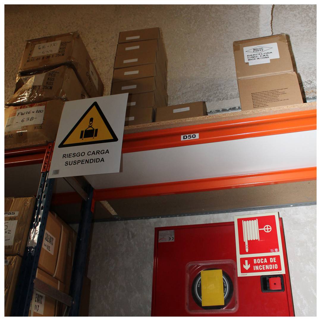 Cartel de señalización de riesgo de carga suspendida de 30x40cm
