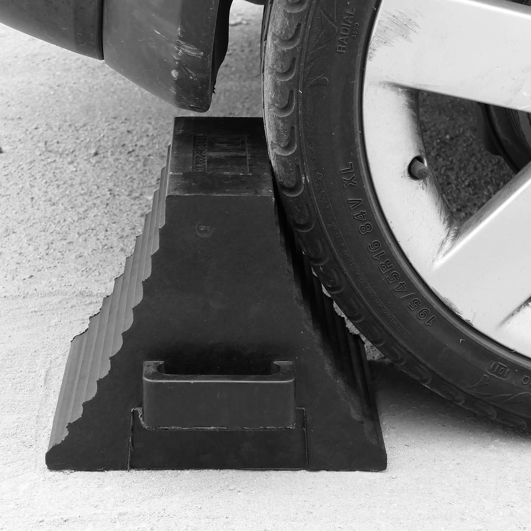 Sunnyushine Rubber Wheel Chocks Car Stoppers Reverse Pad Slope Chock For Travel Trailer Truck Commercial Vehicle 