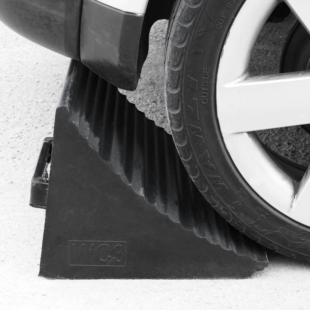 Bloco de borracha para carros e caminhões. Cunha de rodas para autocaravanas 290x325x270 mm