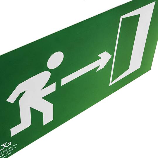 Signe de sortie de secours à droite. Signal d'urgence luminescent de 32 x 16 cm