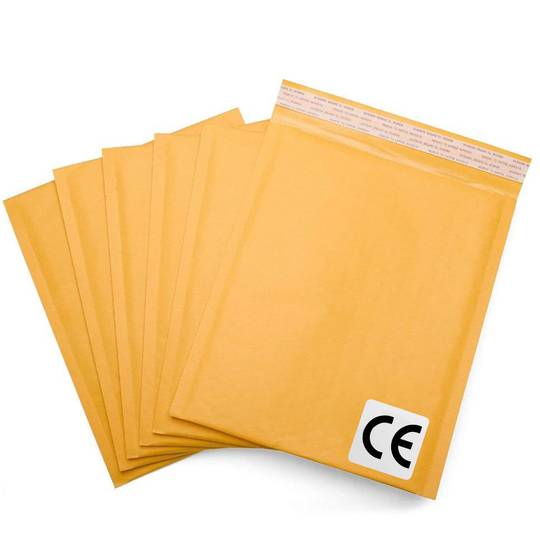 Rol van 500 zelfklevende etiketten met het CE-logo 25x25 mm