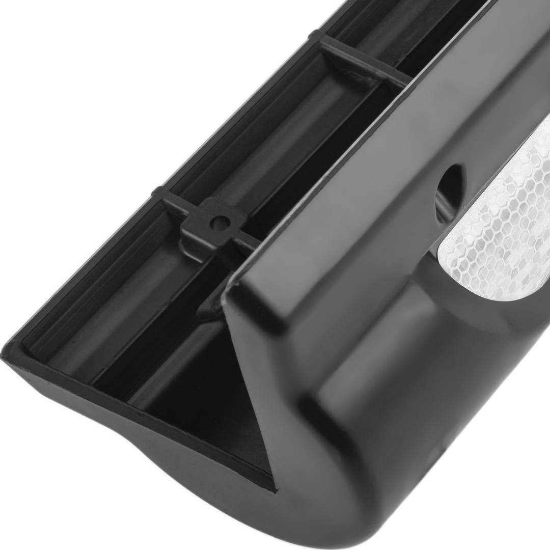 89 cm reflective plastic protector for corners in black and white