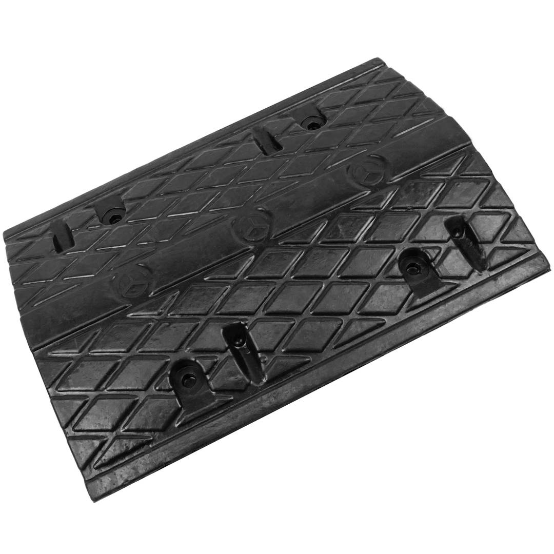 Verkeersdrempel voor zwarte auto's 500x340x50mm