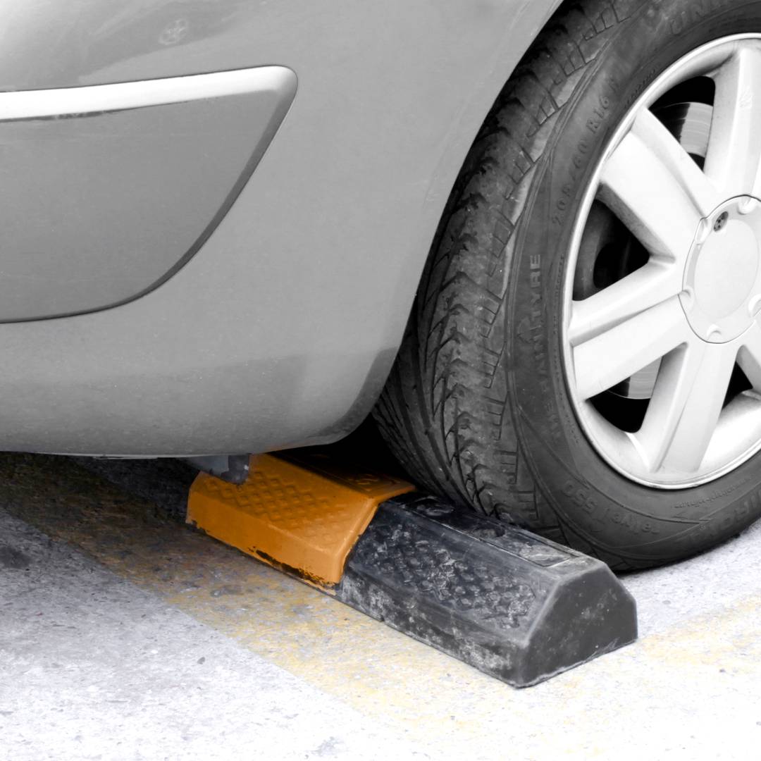 Tope de suelo para ruedas de parking aparcamiento de goma 48 cm - Cablematic
