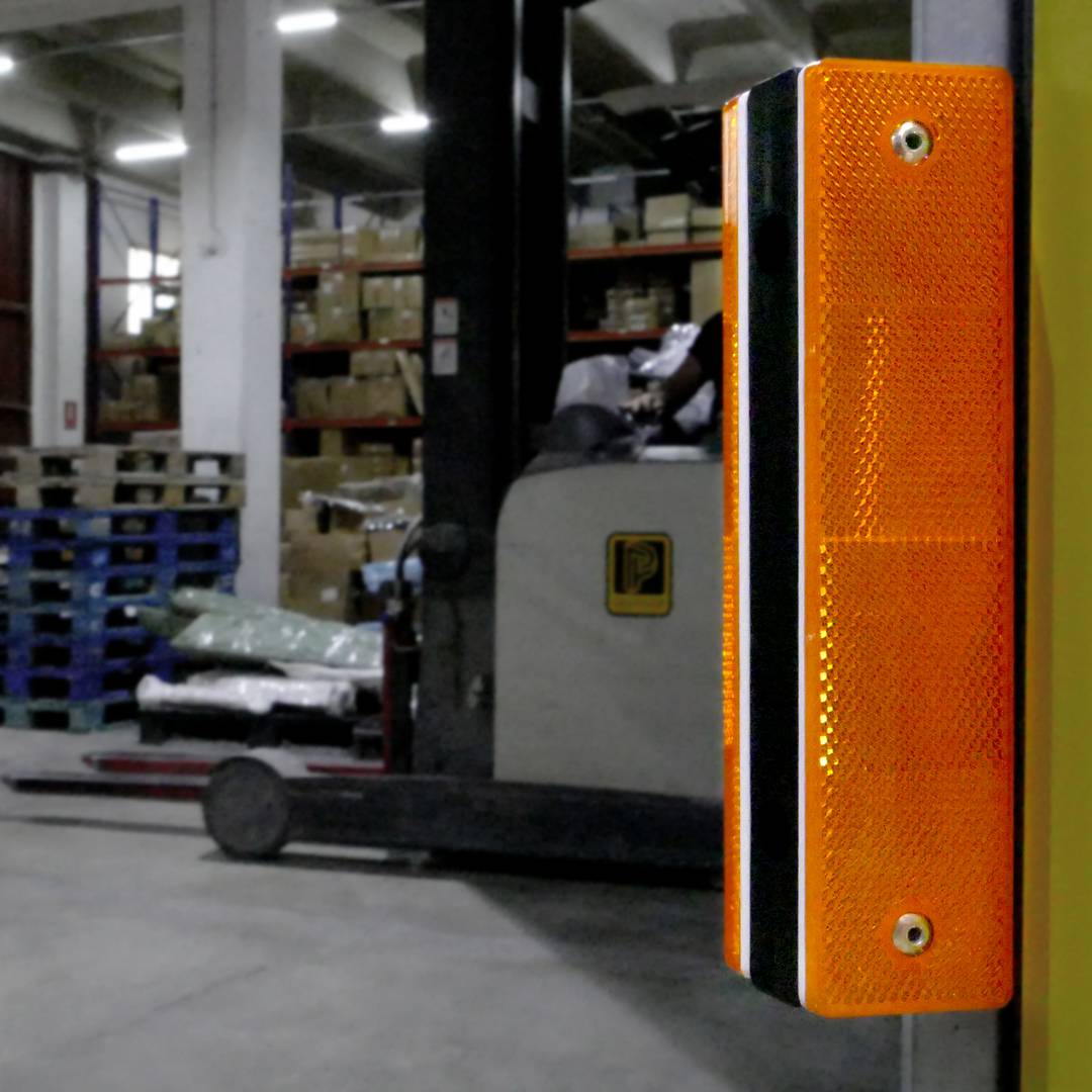 Reflector viari captafars per paret doble taronja 180x50x40mm de plàstic