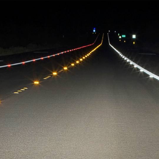 Reflector de carretera de 103 x 87 mm. Captafaros para suelo de plástico blanco