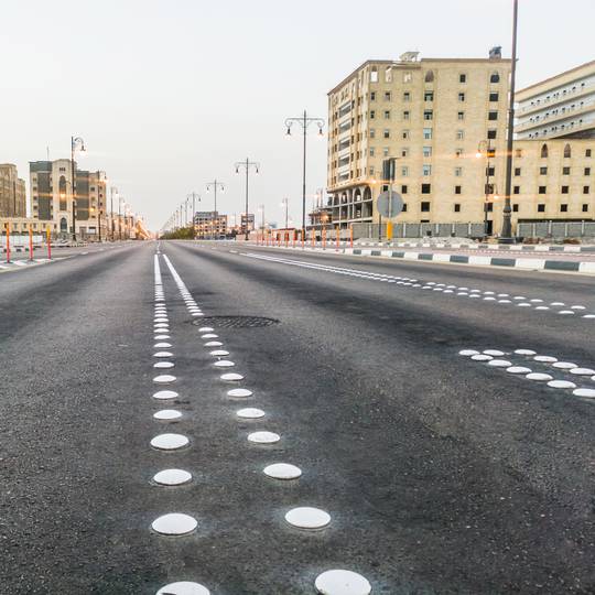 Badèn marcador de ceràmica groc per carreteres