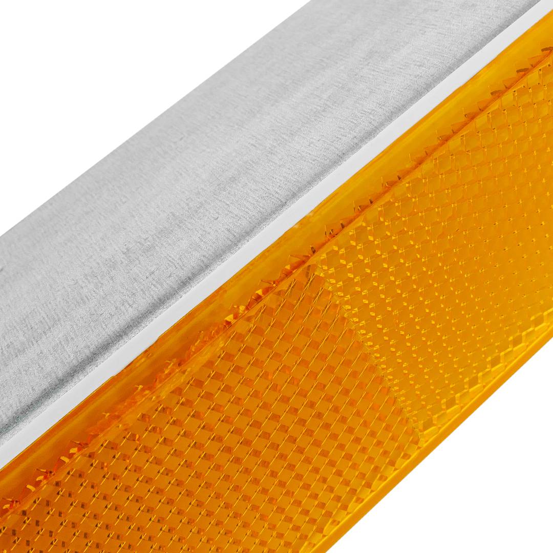 Reflector de carretera de 40 x 55 x 180 mm. Captafars de paret de metall taronja