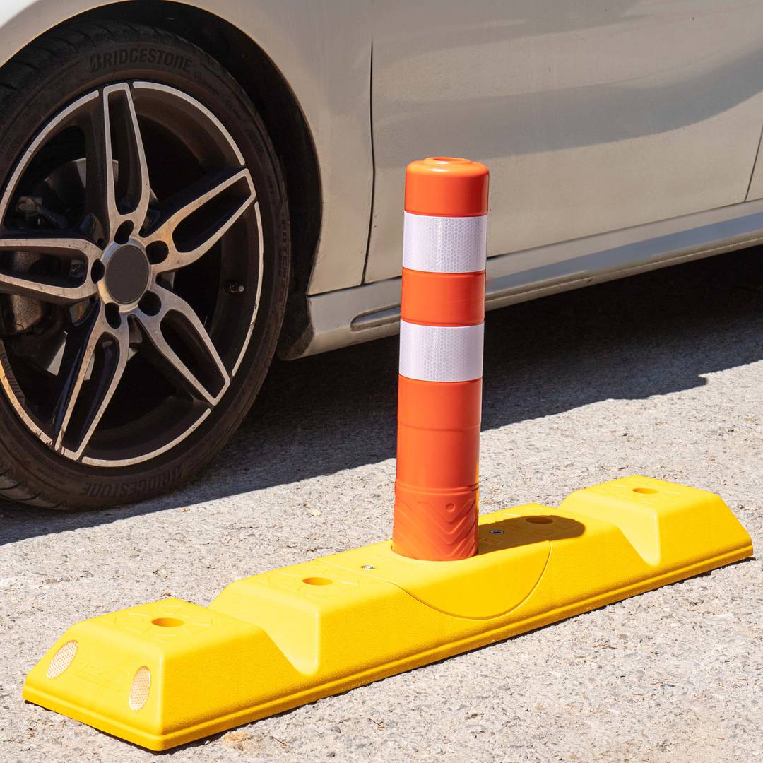 Separador de carriles con poste de señalización 690 mm
