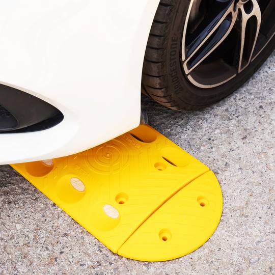 Badén reductor de velocidad para coches 110 x 300 x 40 mm amarillo