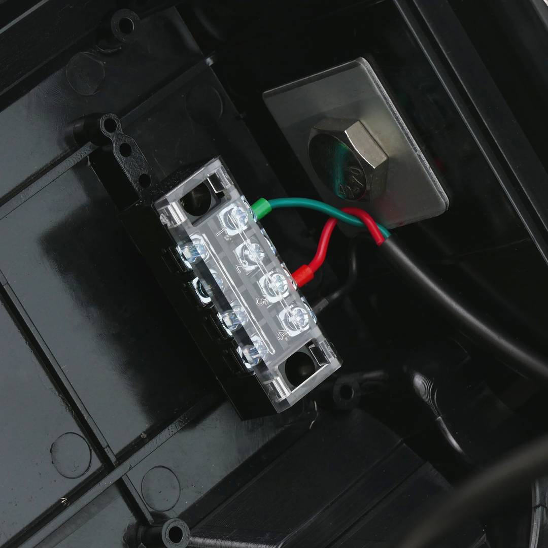 Ampel für Innen- und Außenbereich IP65 schwarz 1 x 200mm 12-24V mit grün-pfeil und rot-kreuz