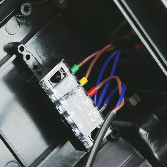 Ampel für Innen- und Außenbereich IP65 schwarz 3 x 200mm 220V mit grün und rot LED leuchtet