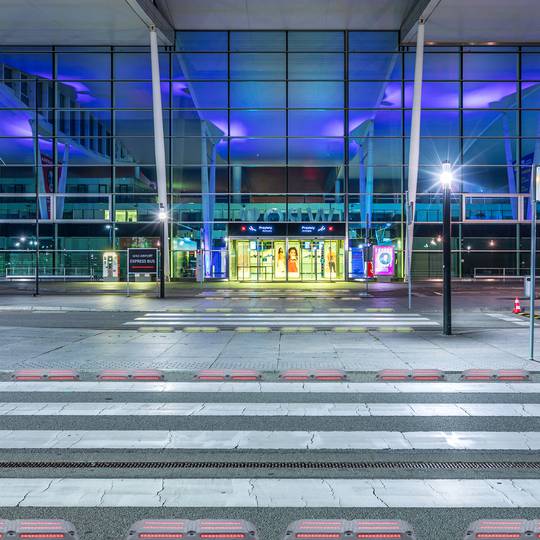 Segnalatore luminoso a LED per segnaletica orizzontale da terra con funzione semaforica IP68
