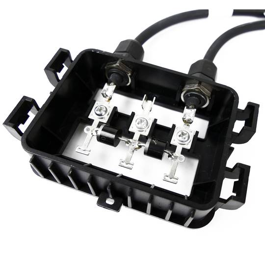 Box photovoltaïque connexion électrique MC4 100-120W 1000V 10A 90x65mm