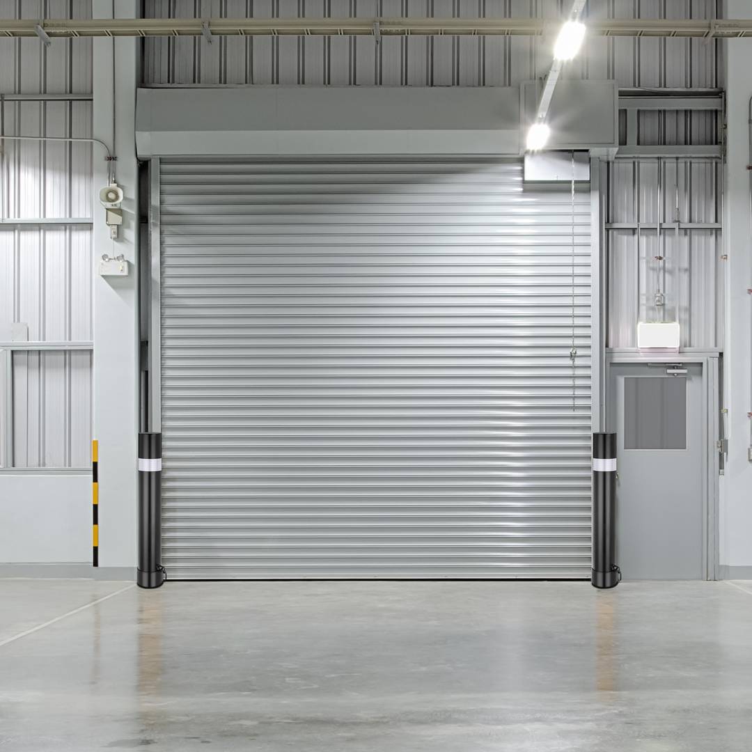 Pilona bolardo de acero con base enterrada removible 76x600mm de COLOR NEGRO