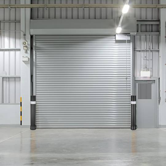 Pilona bolardo de acero con base enterrada removible 76x600mm de COLOR NEGRO