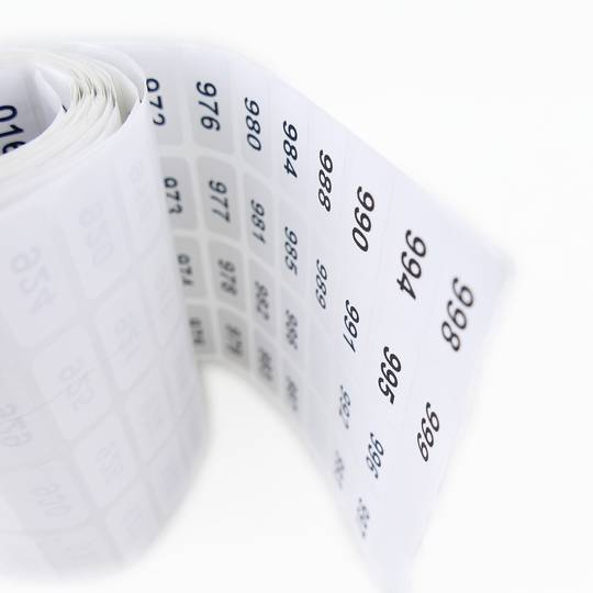 Spoel van serienummerlabels van 000 tot 999