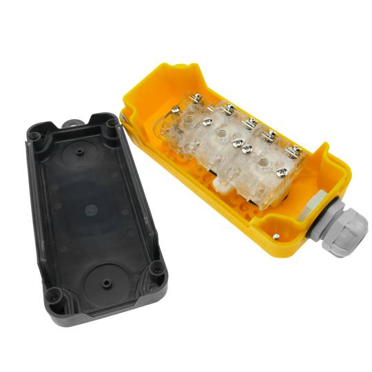 Pudełko z przyciskami chwilowymi 2 + 1 serii LAY5