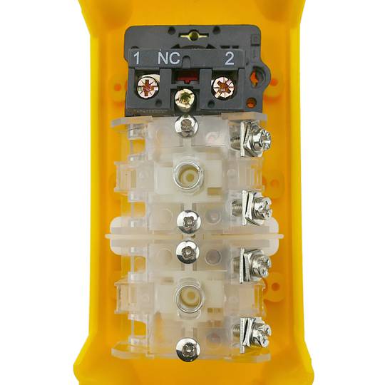 Doos met 2 tijdelijke drukknoppen en noodstop uit de LAY5-serie 62x78x187mm