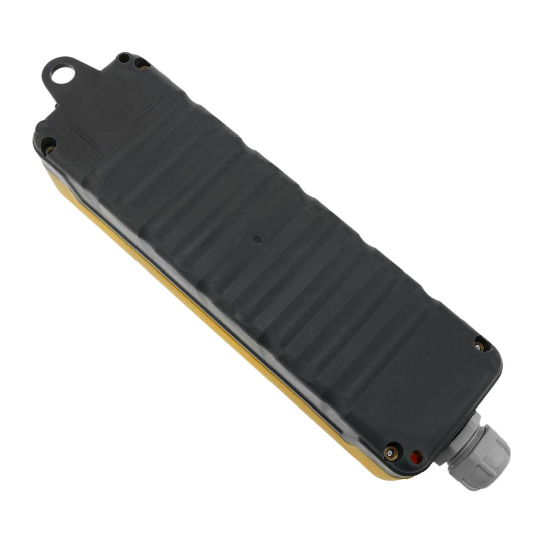 Pudełko z przyciskami chwilowymi 2 + 2 + 1 serii LAY5