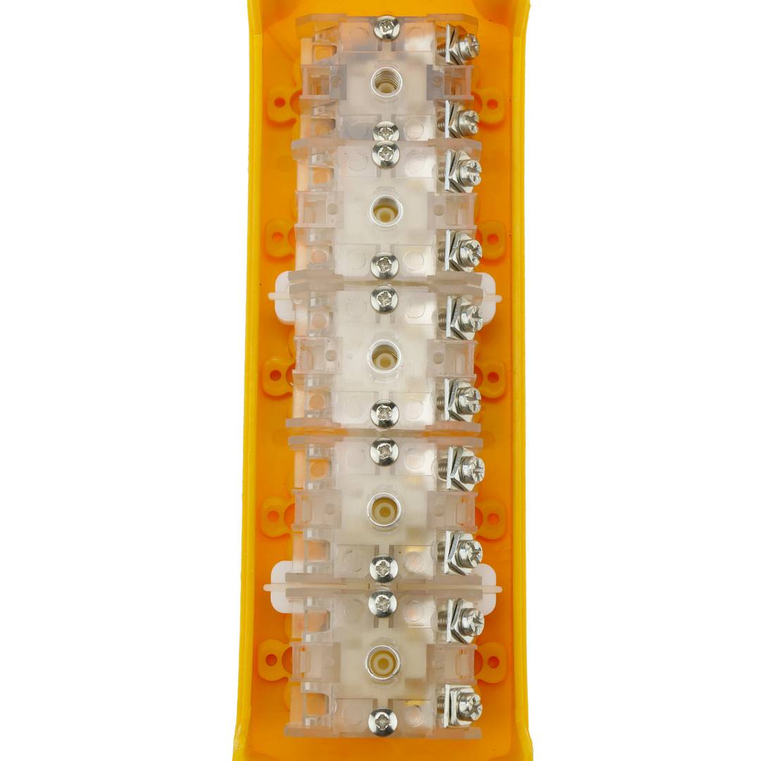 Pudełko z przyciskami chwilowymi 2 + 2 + 1 serii LAY5