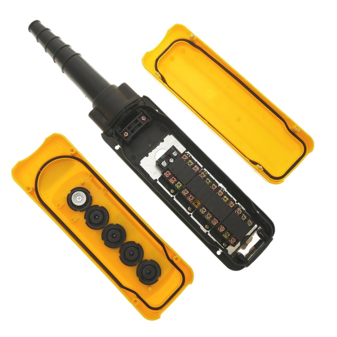 Pudełko z przyciskami chwilowymi 2 + 2 i wyłącznikiem awaryjnym serii XACA