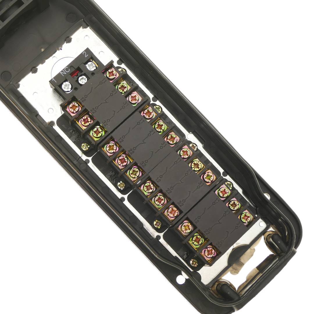 Pudełko z przyciskami chwilowymi 2 + 2 i wyłącznikiem awaryjnym serii XACA