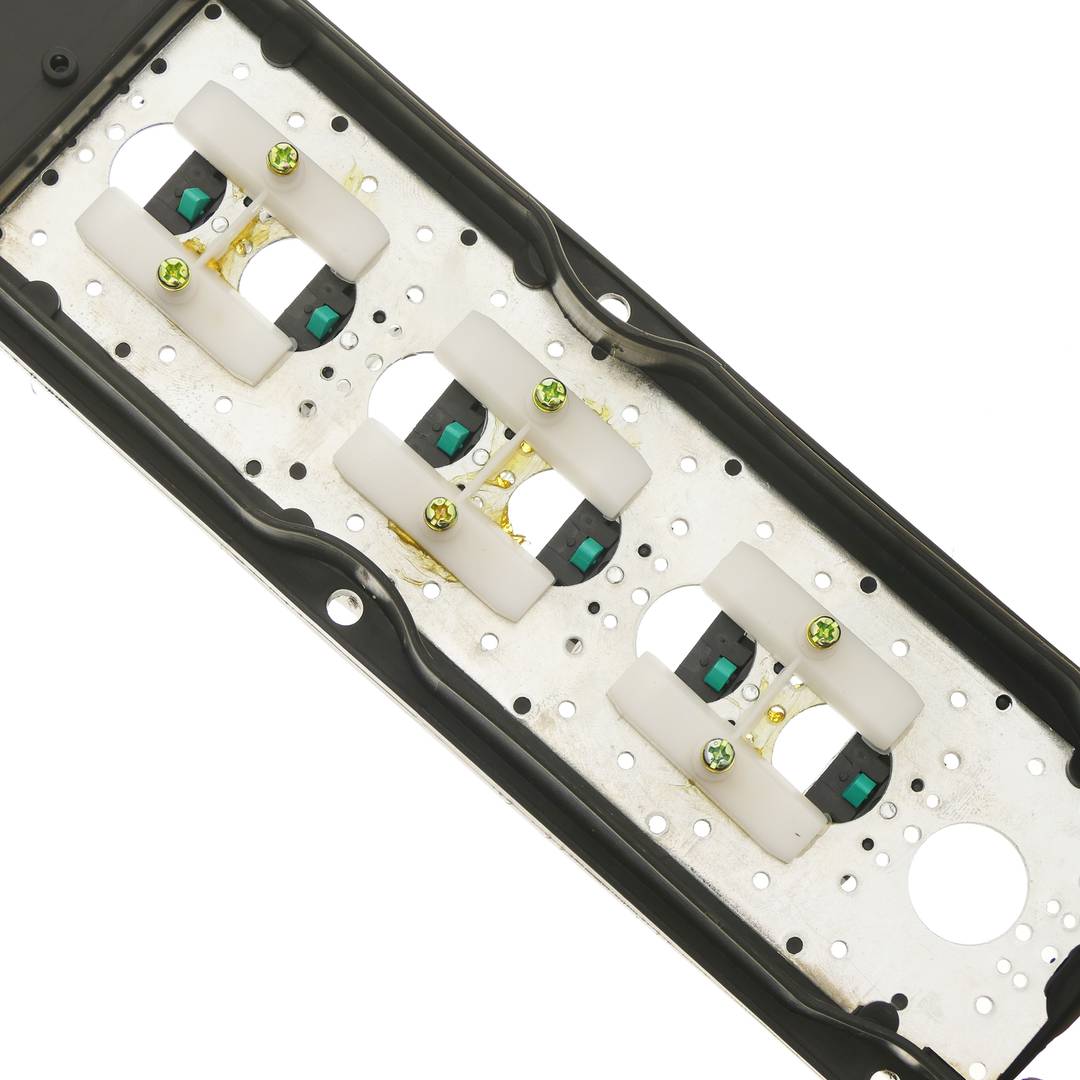 Boîte de commande avec 2+2+2 boutons poussoirs momentanés série XACA