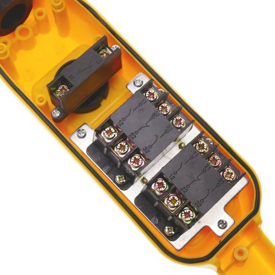 Caixa de controle com 2 botões momentâneos e paragem de emergência pela série XACA 67x90x270mm