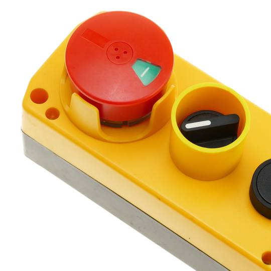 Scatola di controllo con 5 pulsanti momentaneo e arresto d'emergenza e selettore da serie LAY5