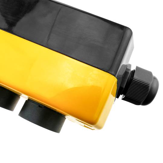 Pudełko z 3 przyciskami chwilowymi i wyłącznikiem awaryjnym serii LAY5