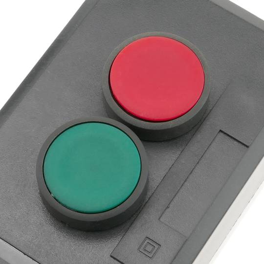Boîtier de commande gris/noir avec 2 boutons poussoirs momentanés vert 1NO rouge 1NF