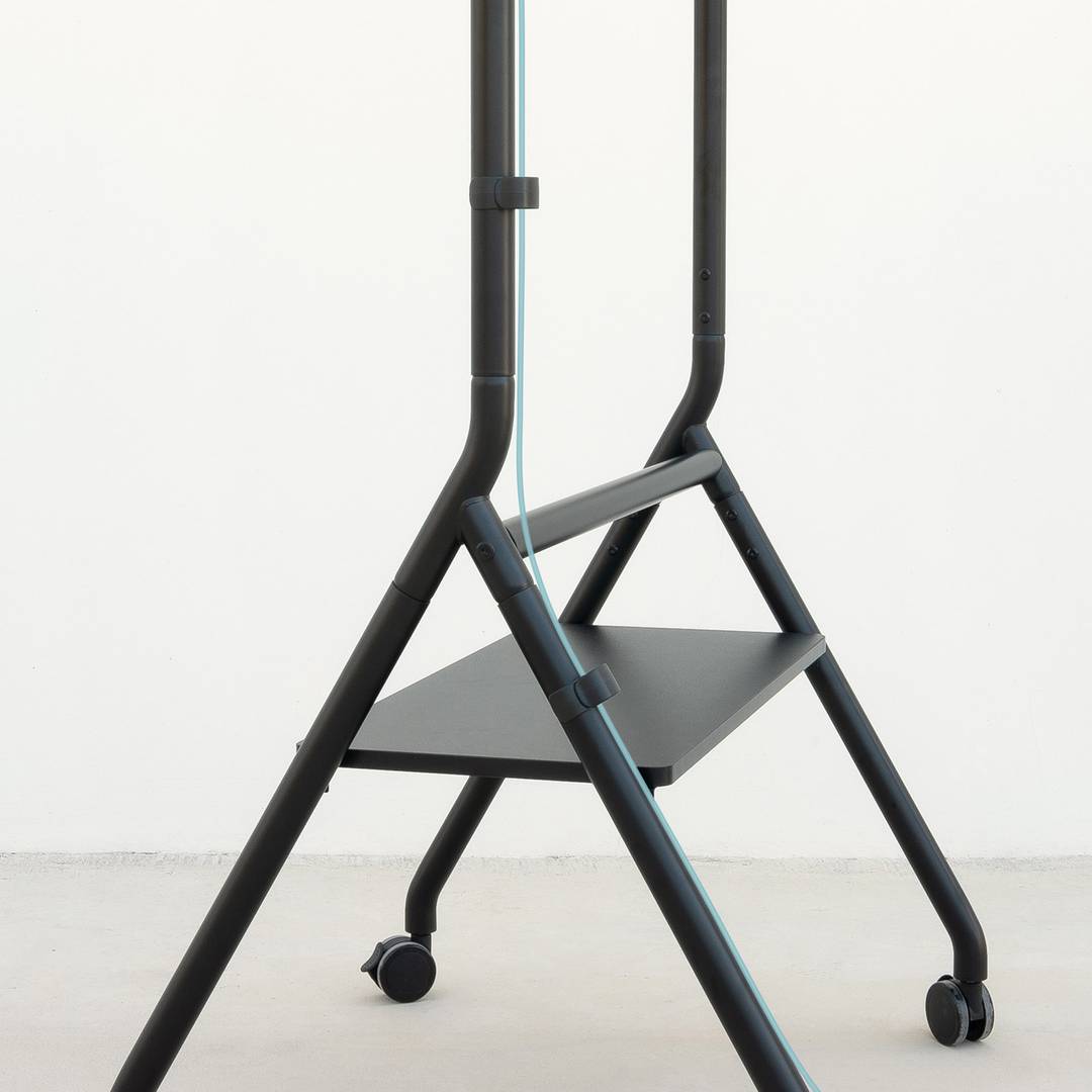 Bodenständer mit Rollen für 37