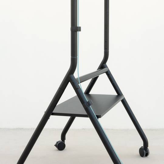 Bodenständer mit Rollen für 37