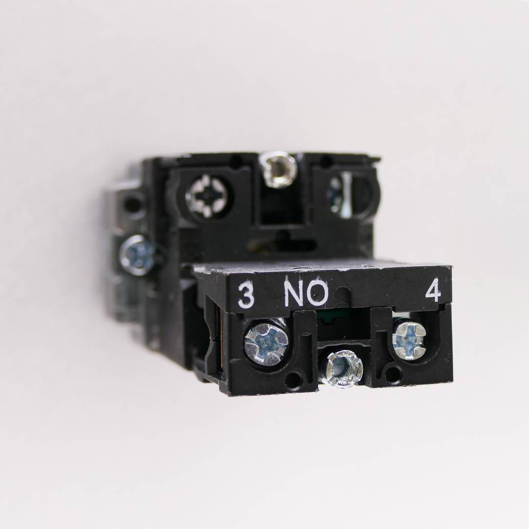 Botão de pressão momentâneo 22mm 1NO 400V 10A normalmente aberto com luz LED verde