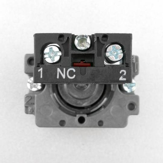 Polsador d'aturada d'emergència 22mm 1NC 400V 10A amb bloqueig amb bolet de 40mm