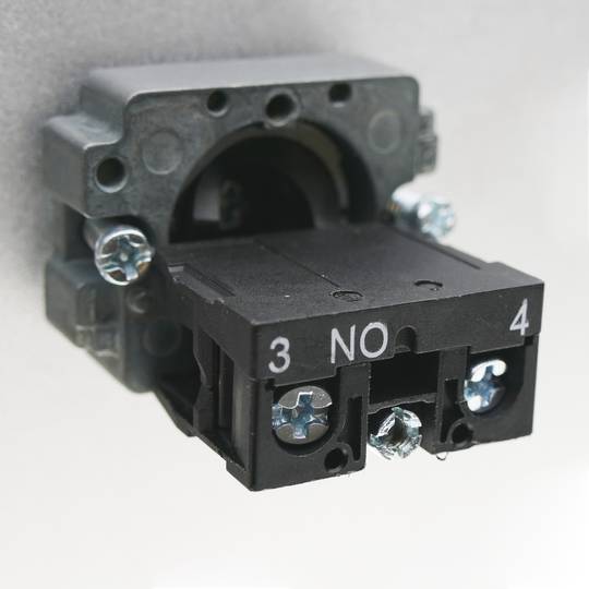Selector rotatorio momentáneo 22mm 1NO 400V 10A normal abierto