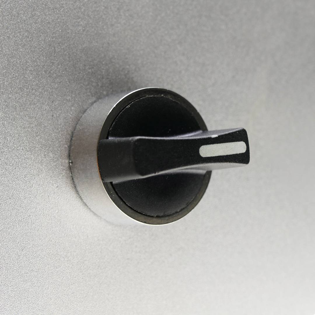 Selector rotatorio momentáneo 22mm 1NO 400V 10A normal abierto