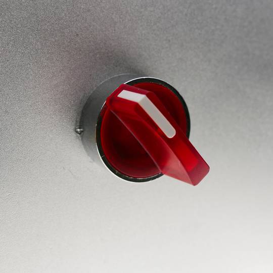 Comutador rotativo 22mm 400V 10A com trava de 2 posições com luz LED vermelha