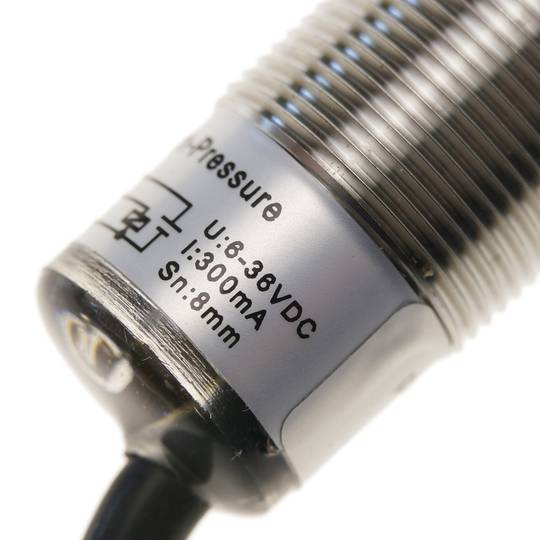 Inductive high pressure proximity sensor 6-36 VDC PNP NO M18 Sn: 8mm