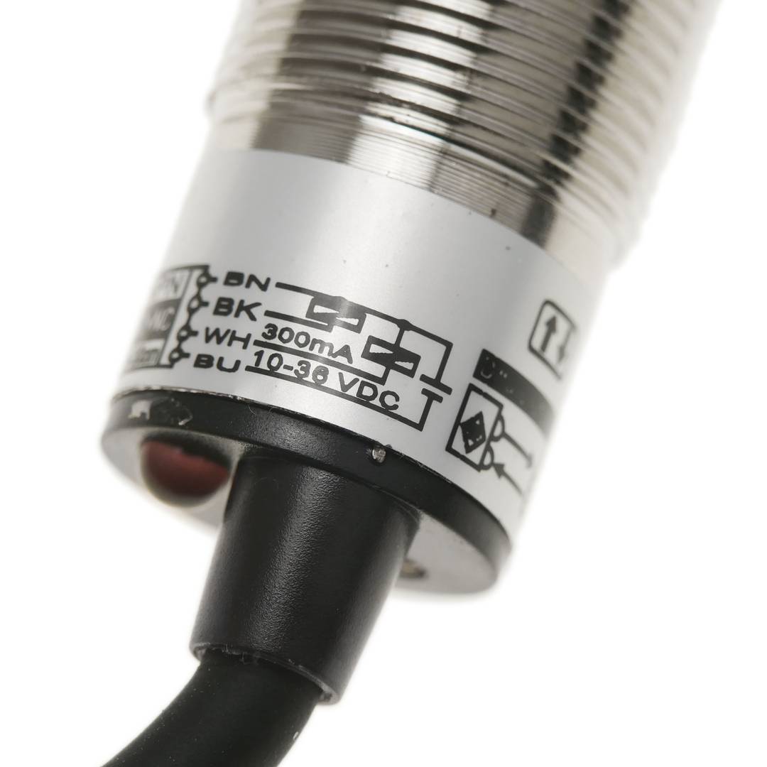 Photoelectric cell sensor switch NPN NO+NC 10-36VDC M18 10-30cm reflective