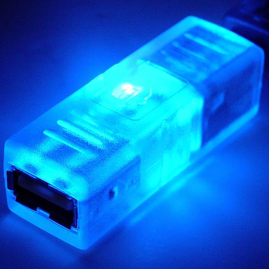 Adapter USB z NIEBIESKĄ diodą LED (AH / BH)