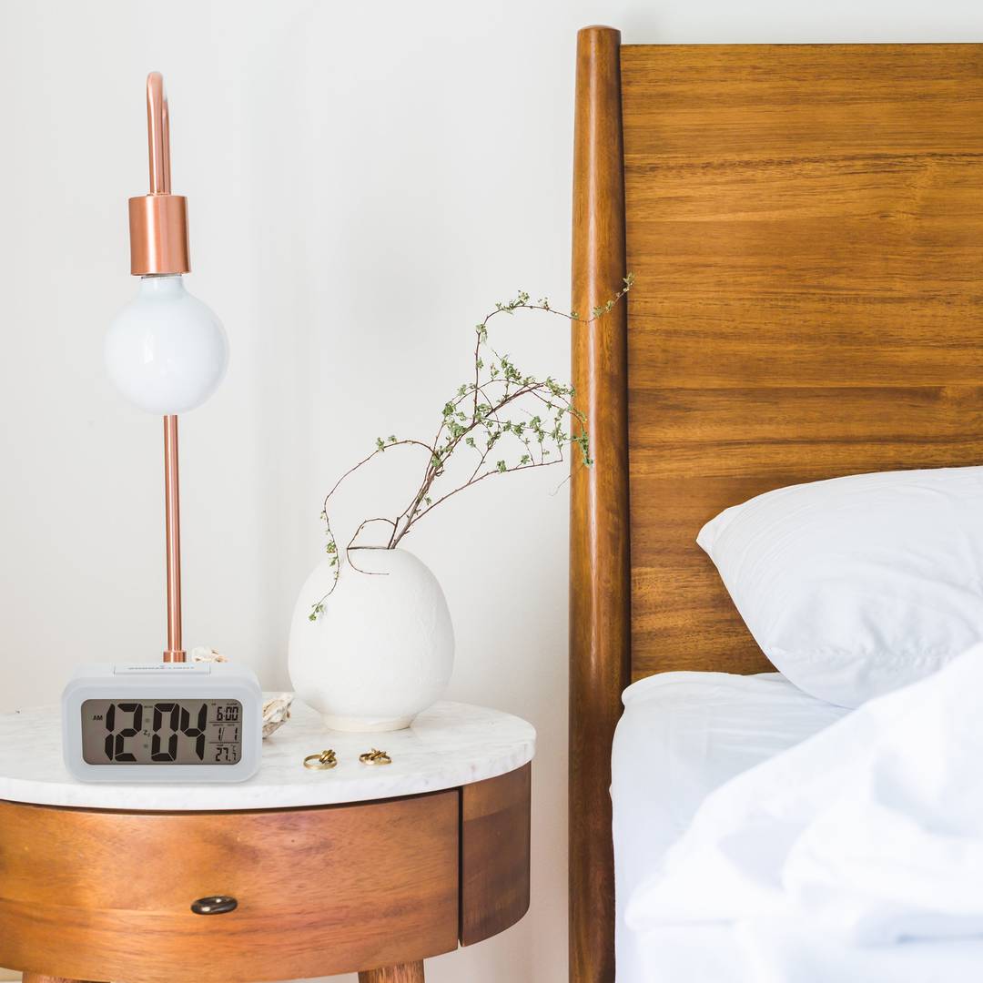  Reloj despertador digital magnético para dormitorio
