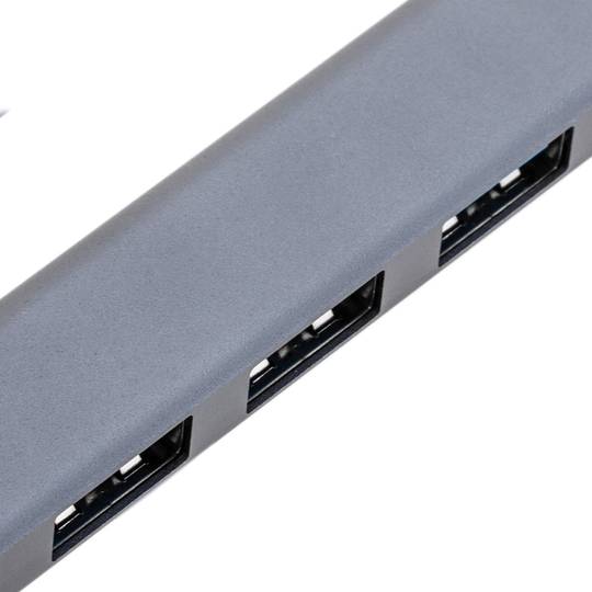 USB-C-3.1-Hub mit 3 USB-2.0-Anschlüssen und 1 USB-3.0-Anschluss, alle Typ-USB-A-Buchse.