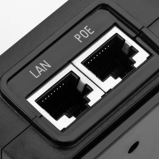 Font d'alimentació o adaptador injector PoE de Ubiquiti Networks model POE-48-24W-G ISP PoE de 48V 24W 0,5A a xarxa GIGA