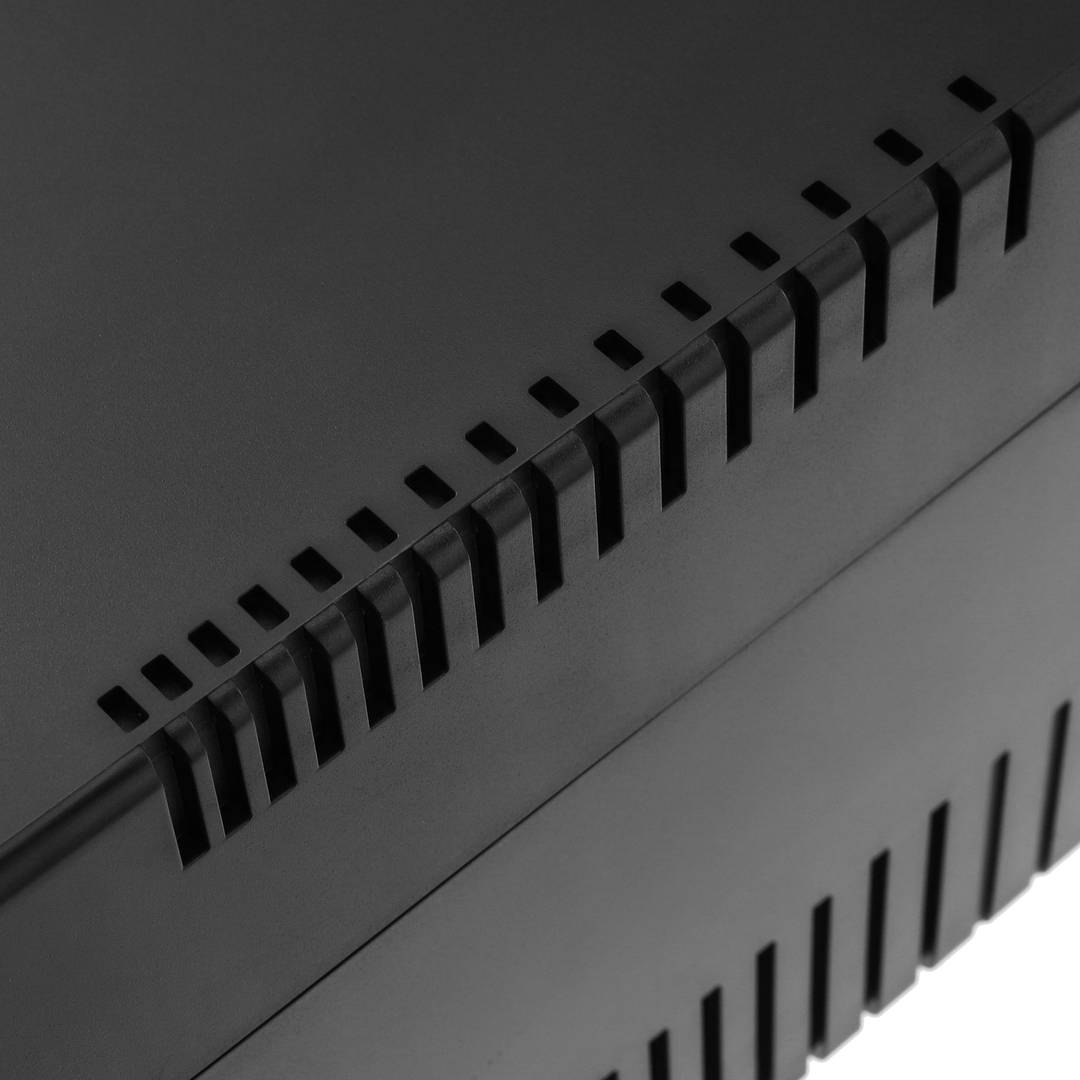 SW-PRO 2200VA 1400W sinusvormige lijn UPS met 4 schuko