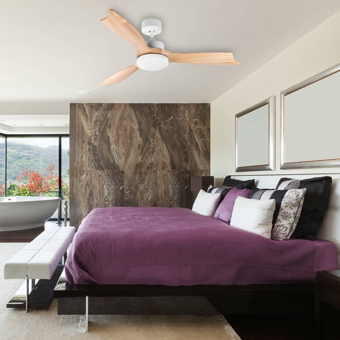 Ventilateur de plafond à pales claires et couleur bois avec commande, mode été/hiver, 6 vitesses programmables 20W 132 cm