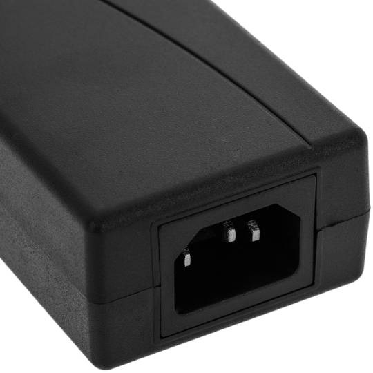 Desktopvoeding. 220 VAC-adapter bij 5 V en 5 A