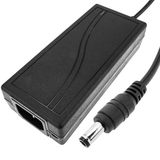 Netzteilversorgung von 220 VAC bis 9 VDC und 3 A